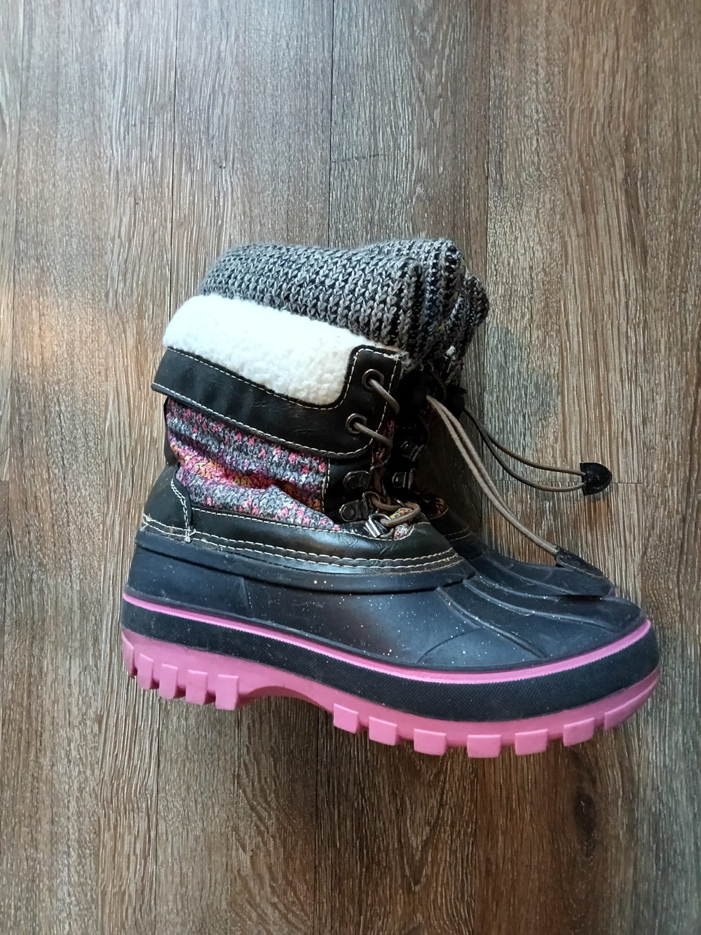 Dream Pairs Multicolor Patterned Winter Boot with Pink Logo
